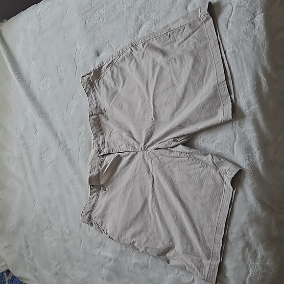 Men's Docker Pin Stripe Shorts - Picture 2 of 14